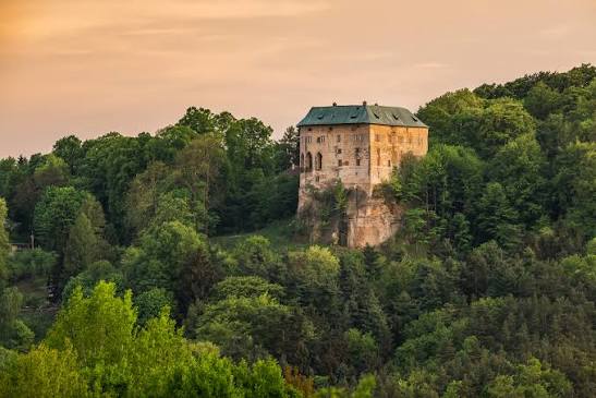 Strážce bezedné propasti: Tajemství hradu Houska